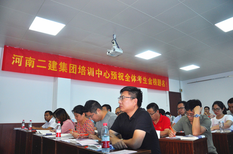 3，学员认真听讲中_副本