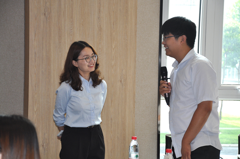 礼仪培训讲师赵可（左）_副本