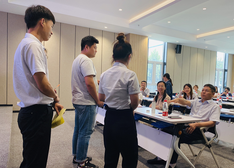 集团公司副总经理都宏全现场指导_副本